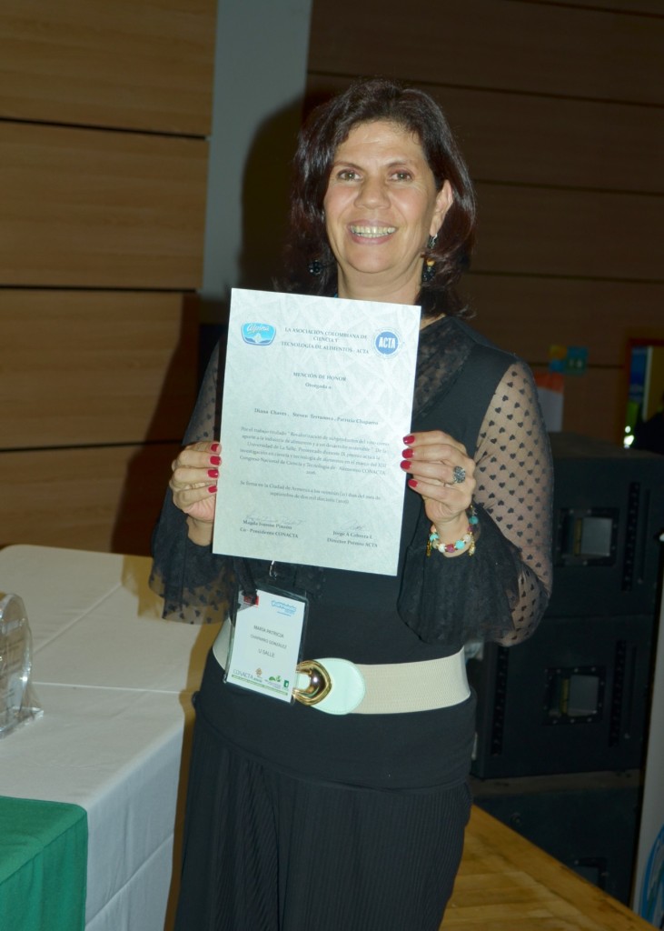 Patricia Chaparro  de la Universidad de La Salle , recibió la  Mención de Honor otorgada por el trabajo  titulado “ Revalorización de subproductos del  vino como aporte a la industria de alimentos y a un desarrollo sostenible”